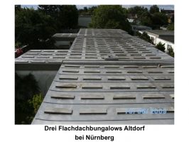 Flachdachbungalows bei Nürnberg; Beschwerung mit Auflaststeinen satt mit Kies